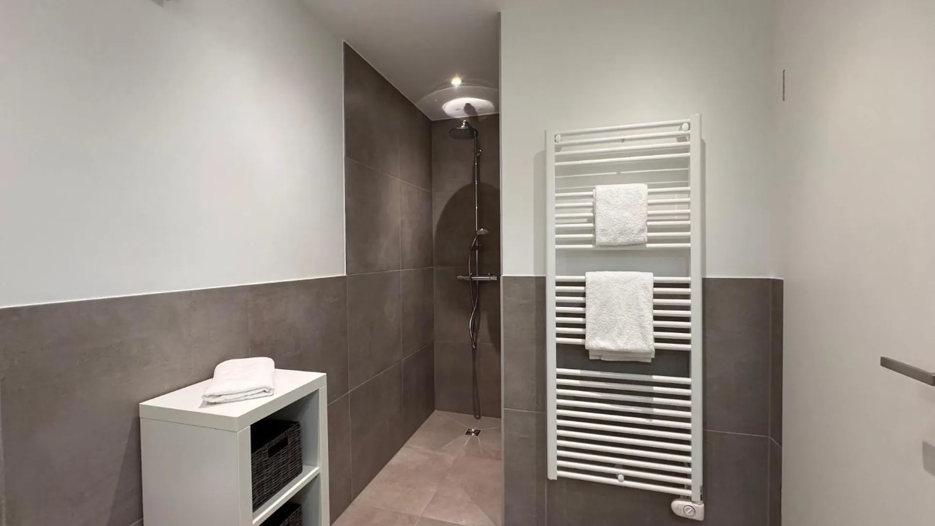 מלון דירות Adapt Apartments הנובר